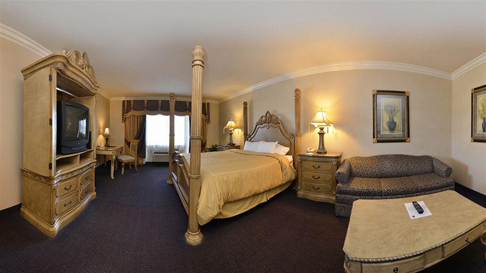 Western Delta & Hotel Oakley