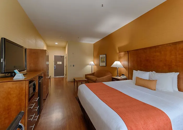 Best Western Plus Delta Inn & Suites
